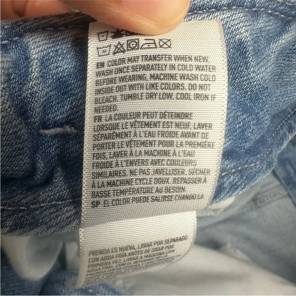 American Eagle Mom Short Paper Bag Light Wash Denim Jean Button Women’s Size 6 - Picture 9 of 12